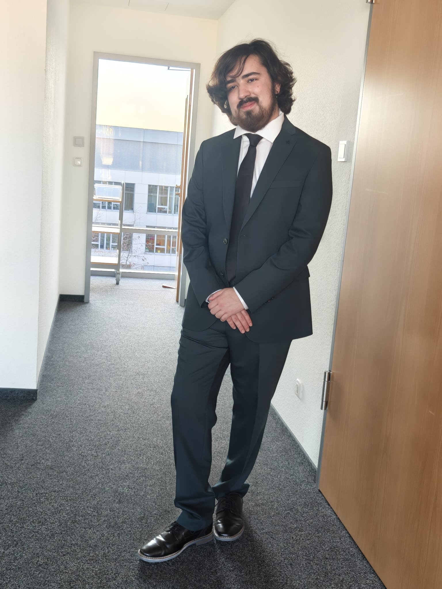 A picture of the website's author, wearing a dark green suit.